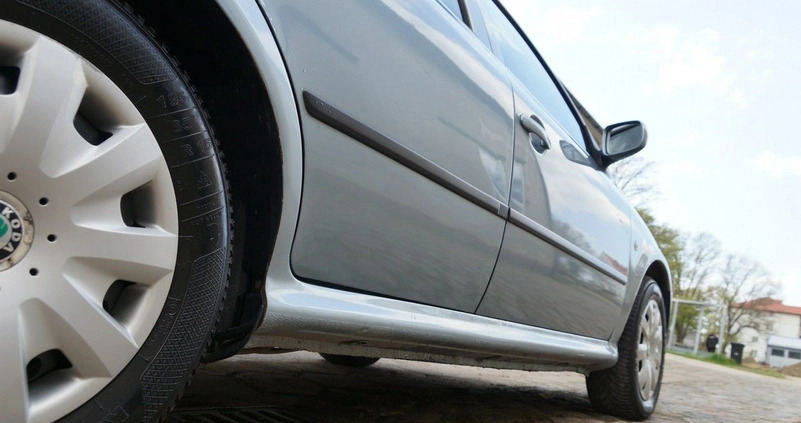 Skoda Octavia cena 8900 przebieg: 282997, rok produkcji 2003 z Kwidzyn małe 704